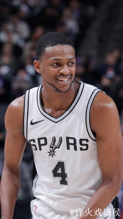 最后的调整！马刺社媒晒决赛前的球员训练组图，福克斯出镜